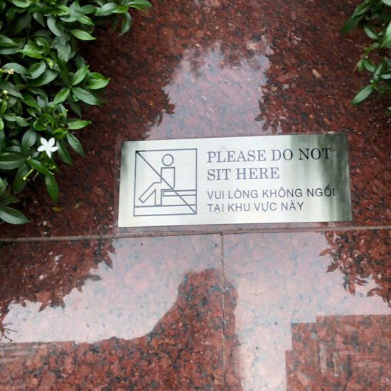 bảng inox ăn mòn